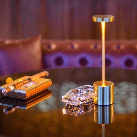Century Marina Hotel - Lusail Exterior foto The table lamp
